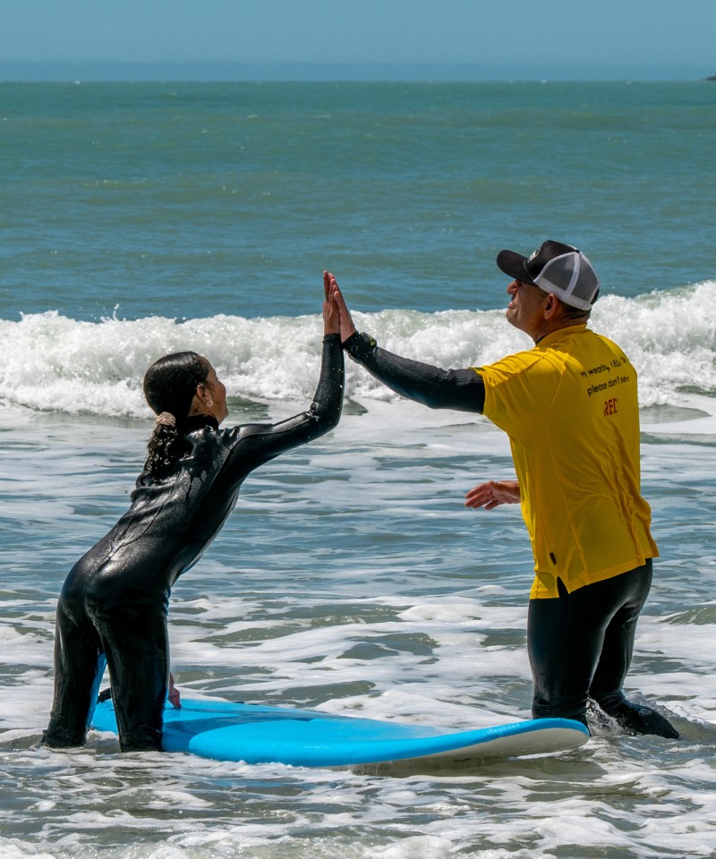 Low Res 20230613 WEB Dan hi5 girl 1416